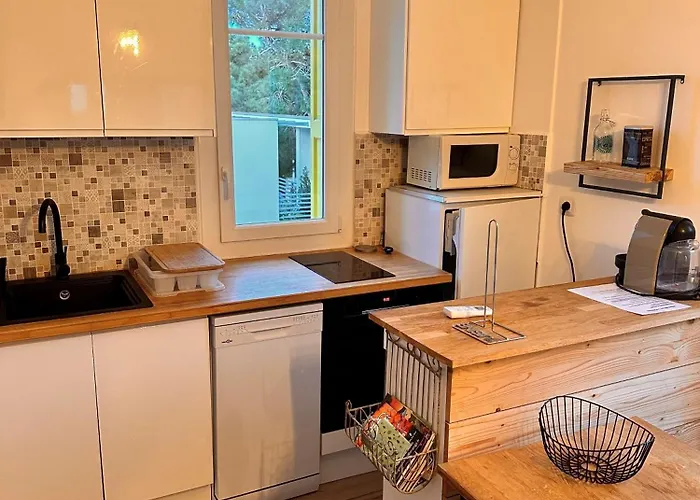 Calmes By Bellavista - Vue - 50m De La - Climatise - Balcon أرجيليه- سور- مير